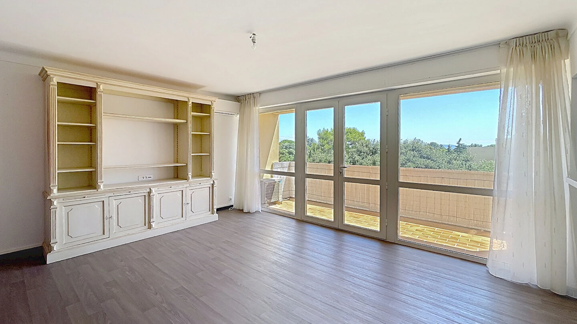 Appartement Villeneuve Les Avignon 3 pièce(s) 85 m2 avec garage et cave