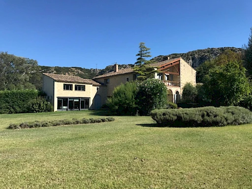 Mas Pujaut 6 pièce(s) 313 m2 sur 4540 m² avec piscine. - 1