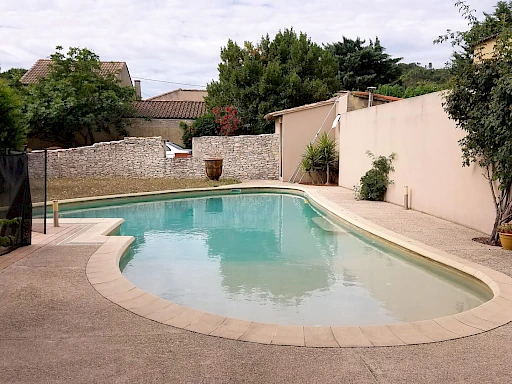Maison Villeneuve Les Avignon 7 pieces - piscine - 2