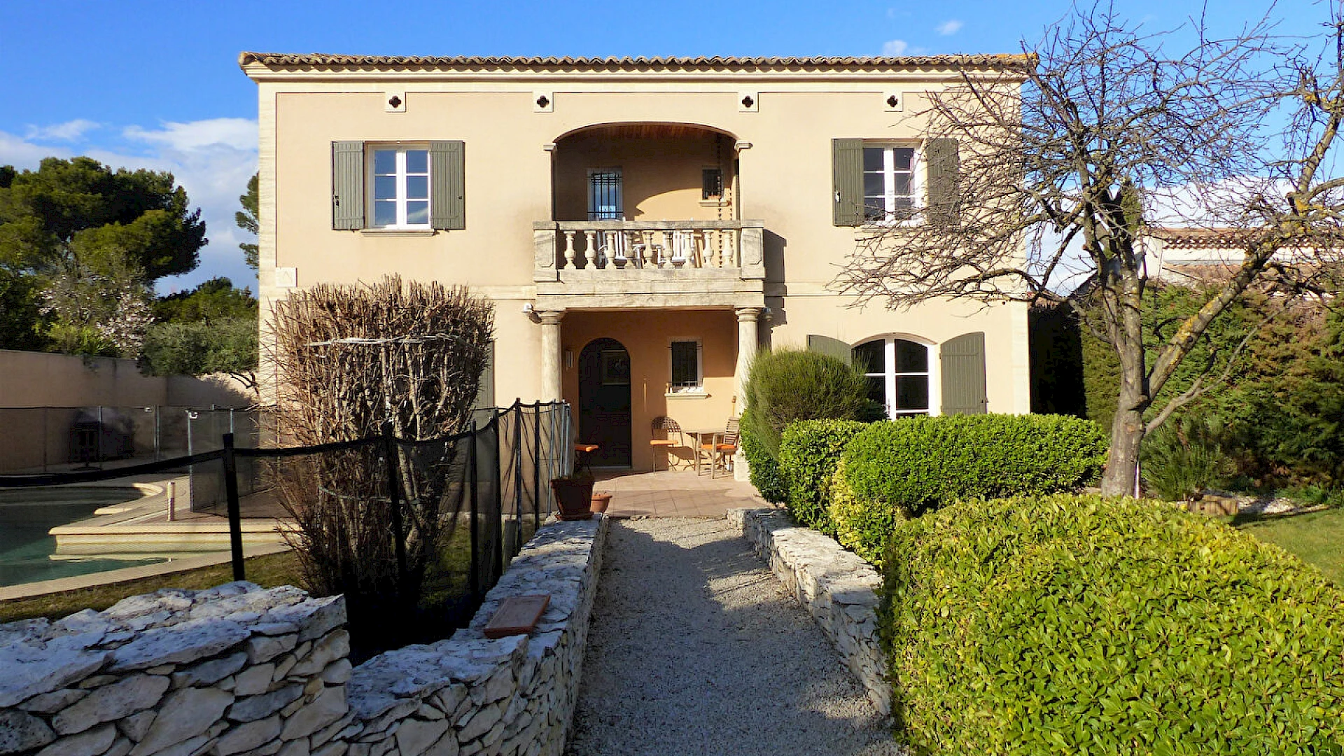 Maison Villeneuve Les Avignon 7 pieces - piscine