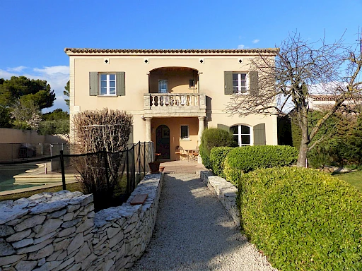 Maison Villeneuve Les Avignon 7 pieces - piscine - 1