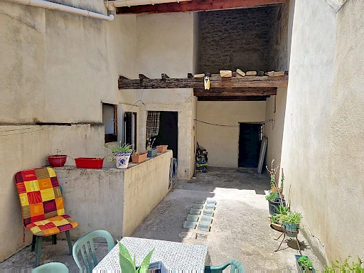 Maison Montfrin 6 pièce(s) 233 m2  dont 86 m² aménageables, avec terrasse de 50 m², cave voutée de 45 m², garage de 35 m². - 1