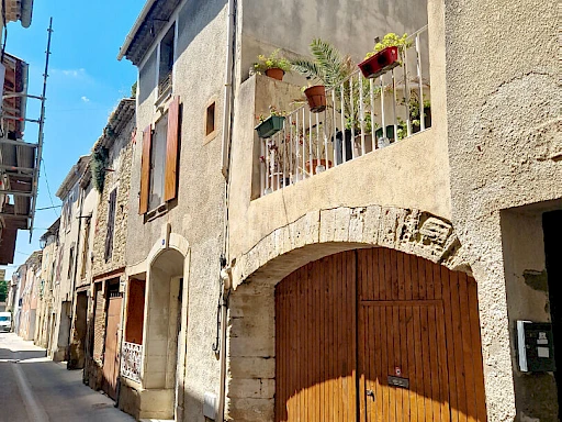 Maison Montfrin 6 pièce(s) 233 m2  dont 86 m² aménageables, avec terrasse de 50 m², cave voutée de 45 m², garage de 35 m². - 2