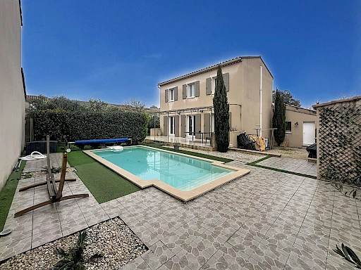 Maison Rochefort  Du Gard 5 pièce(s) 103 m2 - 2