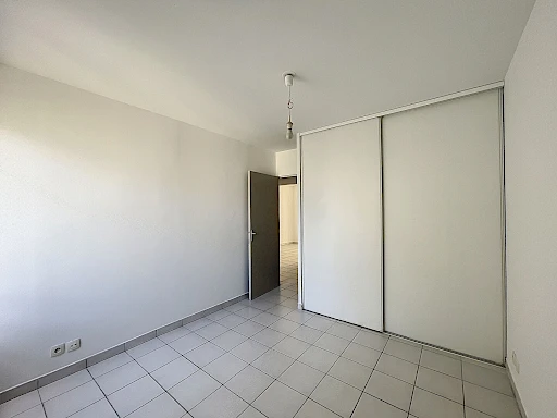 Appartement Avignon 3 pièce(s) 66 m2 habitables plus terrasse, parking et cave privative vendu loué. - 5