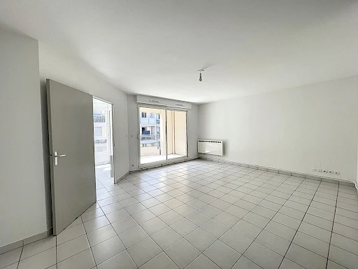 Appartement Avignon 3 pièce(s) 66 m2 habitables plus terrasse, parking et cave privative vendu loué. - 1