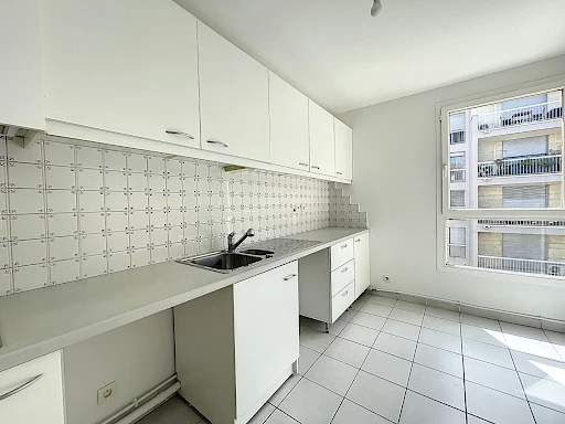 Appartement Avignon 3 pièce(s) 66 m2 habitables plus terrasse, parking et cave privative vendu loué. - 3