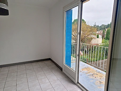 Proche centre historique Appartement Villeneuve Les Avignon 4 pièce(s) 76.15 m2 plus balcon et cave de 30 m². - 6