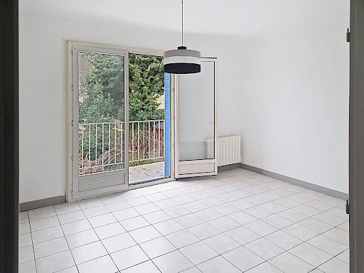 Proche centre historique Appartement Villeneuve Les Avignon 4 pièce(s) 76.15 m2 plus balcon et cave de 30 m². - 1
