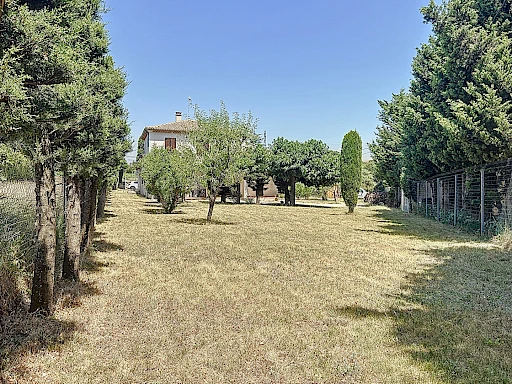 À vendre - Maison familiale avec dépendances à Pujaut - 3