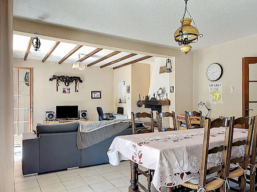 À vendre - Maison familiale avec dépendances à Pujaut - 4
