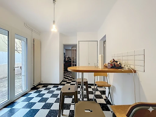 A VENDRE AVIGNON (84000) à 300M DES REMPARTS : charmante maison indépendante - 6 pièces avec cour et garage! - 5