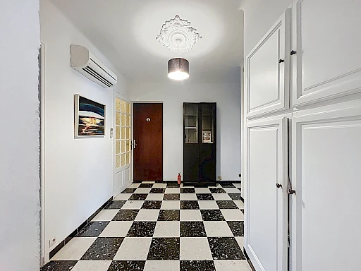 A VENDRE AVIGNON (84000) à 300M DES REMPARTS : charmante maison indépendante - 6 pièces avec cour et garage! - 7