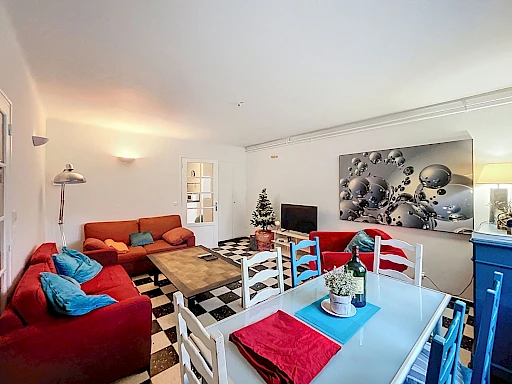 A VENDRE AVIGNON (84000) à 300M DES REMPARTS : charmante maison indépendante - 6 pièces avec cour et garage! - 2
