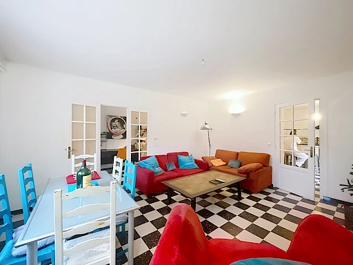 A VENDRE AVIGNON (84000) à 300M DES REMPARTS : charmante maison indépendante - 6 pièces avec cour et garage! - 3