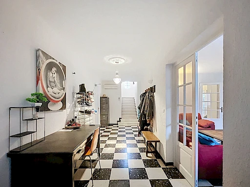 A VENDRE AVIGNON (84000) à 300M DES REMPARTS : charmante maison indépendante - 6 pièces avec cour et garage! - 6