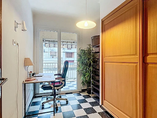 A VENDRE AVIGNON (84000) à 300M DES REMPARTS : charmante maison indépendante - 6 pièces avec cour et garage! - 9
