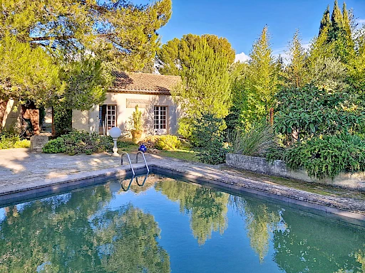 Maison Villeneuve Les Avignon 5 pièce(s) 175 m2 suer 1088 m² de terrain avec piscine - 1
