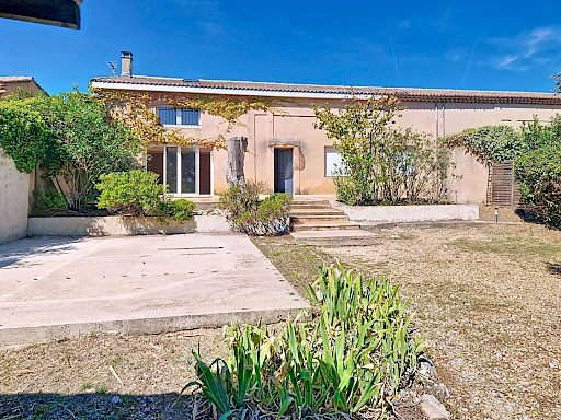 Maison Villeneuve les Avignon 5 pièce(s) 197 m2 sur  une parcelle d'environ 700 m².