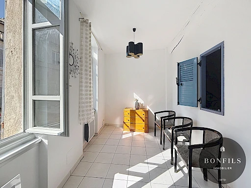 A LOUER AVIGNON INTRAMUROS (84000) : appartement 1 pièce bis - meublé - secteur carreterie