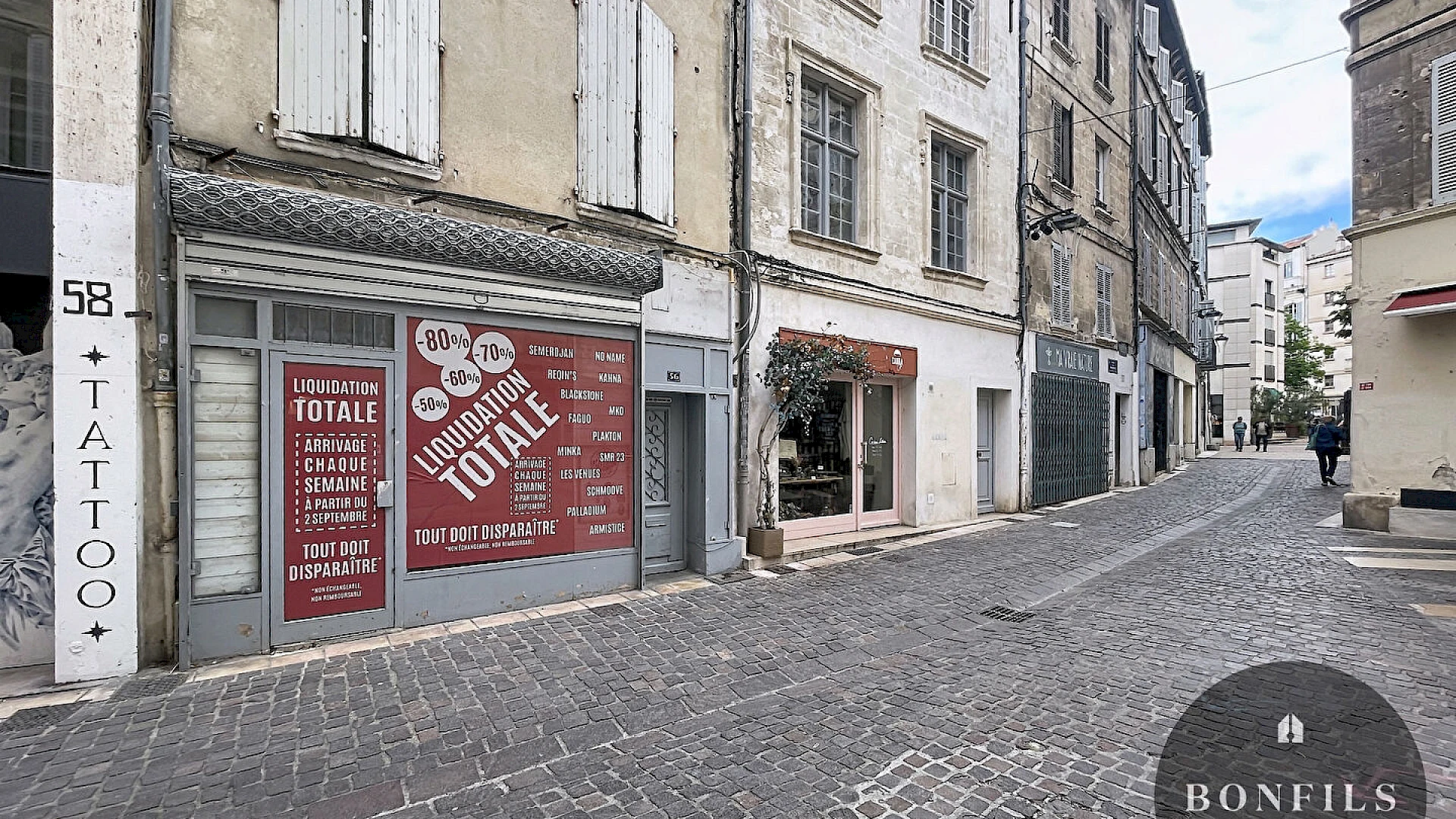 A LOUER AVIGNON INTRAMUROS (84000) : local commercial - rue des fourbisseurs