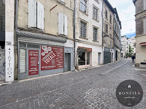 A LOUER AVIGNON INTRAMUROS (84000) : local commercial - rue des fourbisseurs - 1