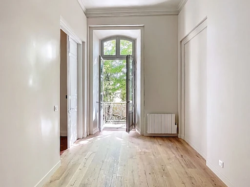 BIEN RARE A LOUER AVIGNON INTRAMUROS ( 84000 ) : charmant appartement ancien rénové - 3 pièces - balcon ! - 9