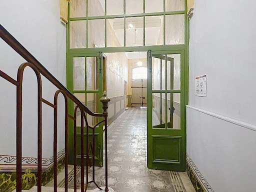 BIEN RARE A LOUER AVIGNON INTRAMUROS ( 84000 ) : charmant appartement ancien rénové - 3 pièces - balcon ! - 12