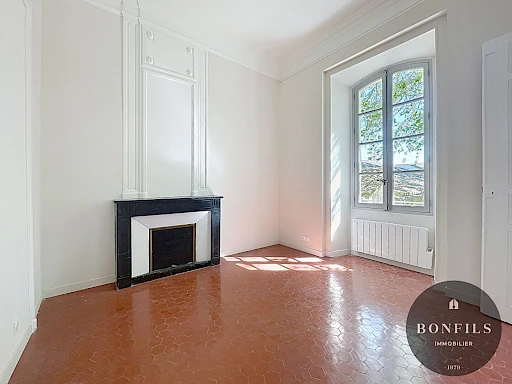 BIEN RARE A LOUER AVIGNON INTRAMUROS ( 84000 ) : charmant appartement ancien rénové - 3 pièces - balcon ! - 8
