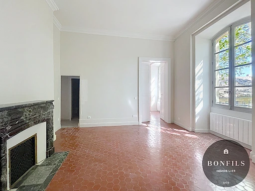 BIEN RARE A LOUER AVIGNON INTRAMUROS ( 84000 ) : charmant appartement ancien rénové - 3 pièces - balcon ! - 4