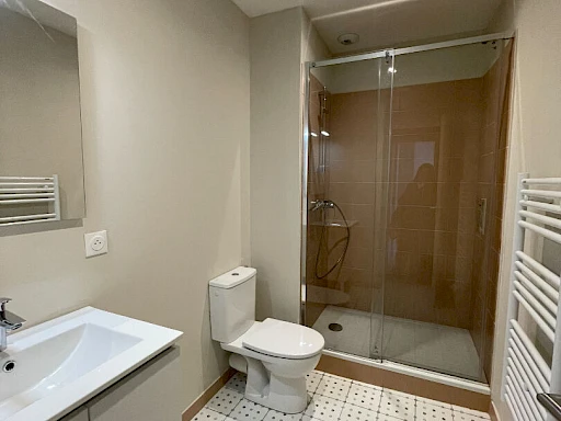 BIEN RARE A LOUER AVIGNON INTRAMUROS ( 84000 ) : charmant appartement ancien rénové - 3 pièces - balcon ! - 10