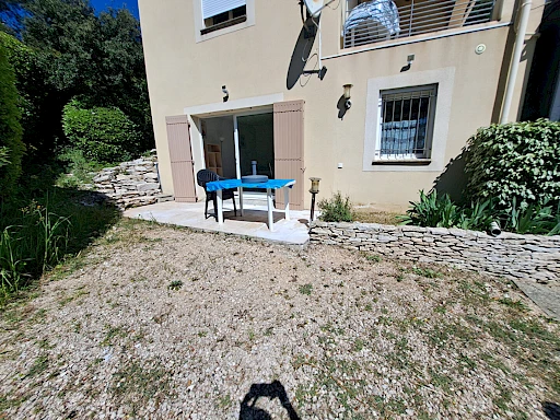 GRAND STUDIO MEUBLE 40 m²  AVEC TERRASSE + PARKING - 1