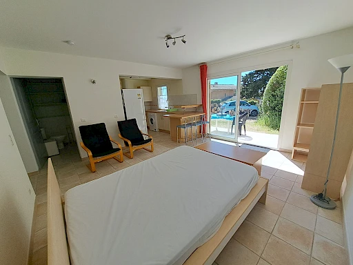 GRAND STUDIO MEUBLE 40 m²  AVEC TERRASSE + PARKING - 4