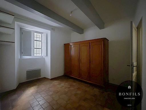 A LOUER AVIGNON INTRAMUROS ( 84000 ) : un appartement de 2 pièces - non meublé - en RDC. - 8