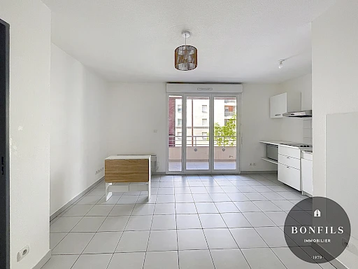 A LOUER AVIGNON EXTRA MUROS ( 84000 ) : Quartier route de montfavet, T2 meublé avec terrasse et 1 place de parking ! - 1