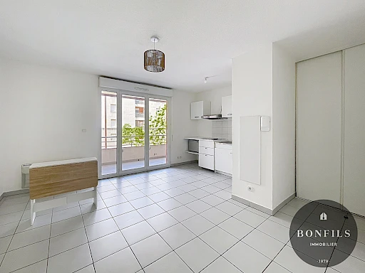 A LOUER AVIGNON EXTRA MUROS ( 84000 ) : Quartier route de montfavet, T2 meublé avec terrasse et 1 place de parking ! - 2