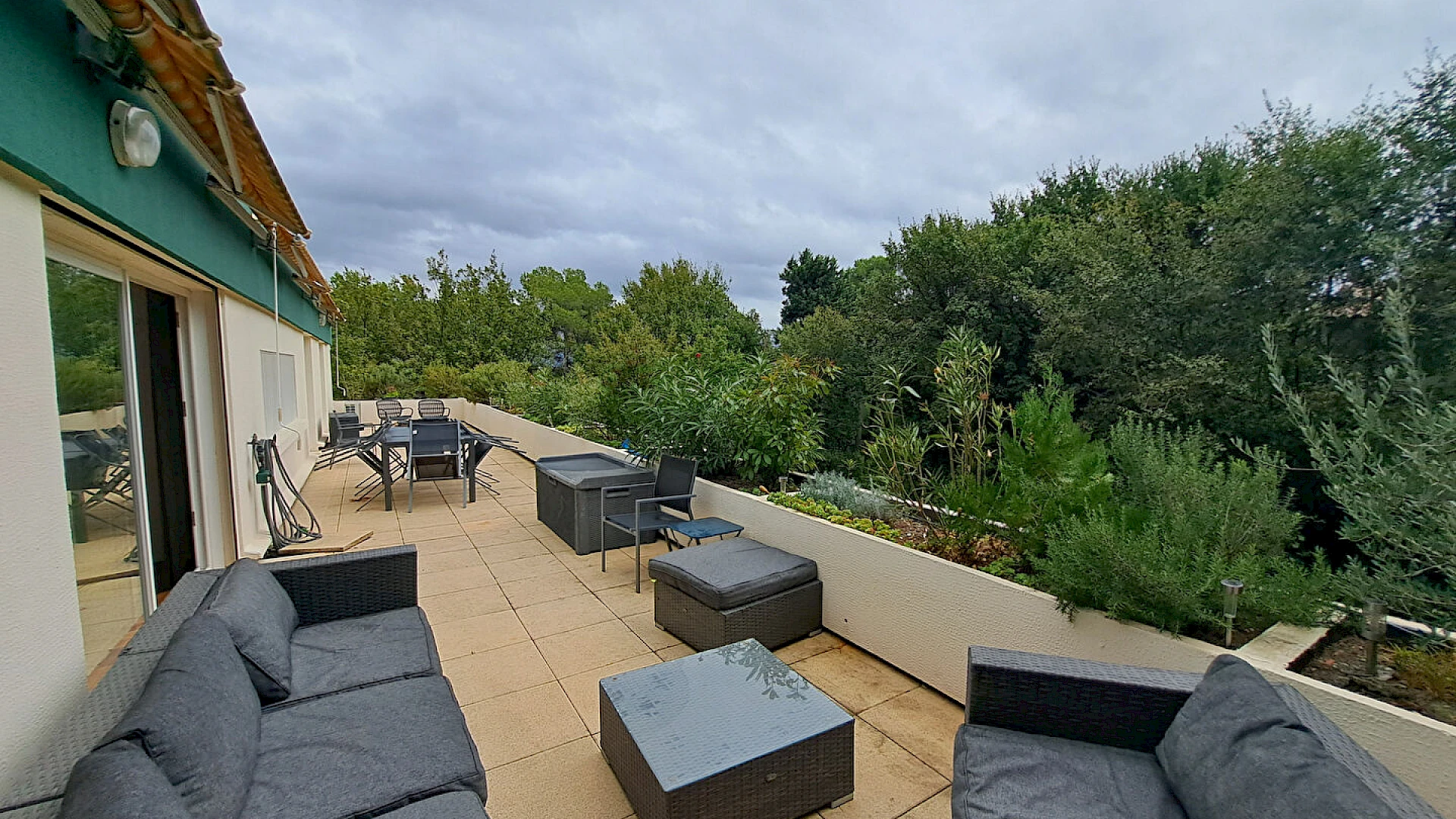 Appartement Villeneuve Les Avignon 4 pièce(s) 113.77 m2 - Bien d'Exception - Meublé