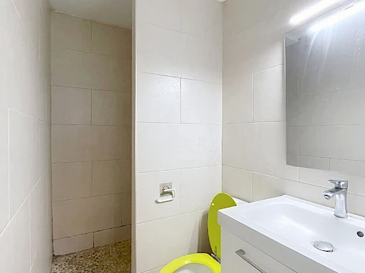 A LOUER AVIGNON (84000) : studio non meublé - climatisé - avec terrasse commune - en rdc - 3