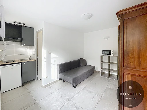 A LOUER AVIGNON INTRAMUROS ( 84000 ) : un studio non meublé - climatisé - avec terrasse commune ! - 1