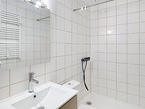 A LOUER AVIGNON INTRAMUROS ( 84000 ) : un studio non meublé - climatisé - avec terrasse commune ! - 5