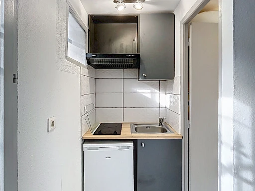 A LOUER AVIGNON INTRAMUROS ( 84000 ) : un studio non meublé - climatisé - avec terrasse commune ! - 4