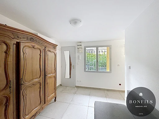 A LOUER AVIGNON INTRAMUROS ( 84000 ) : un studio non meublé - climatisé - avec terrasse commune ! - 3