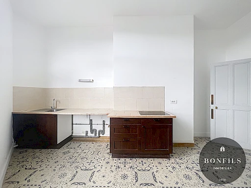 A LOUER AVIGNON INTRAMUROS ( 84000 ) : Appartement non meublé - 4 pièces - 1er étage - charme de l'ancien ! - 5