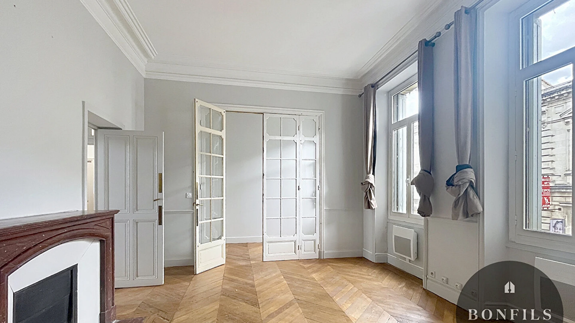 A LOUER AVIGNON INTRAMUROS ( 84000 ) : Appartement non meublé - 4 pièces - 1er étage - charme de l'ancien !