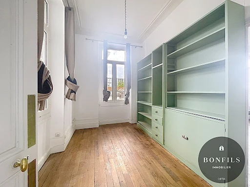 A LOUER AVIGNON INTRAMUROS ( 84000 ) : Appartement non meublé - 4 pièces - 1er étage - charme de l'ancien ! - 9
