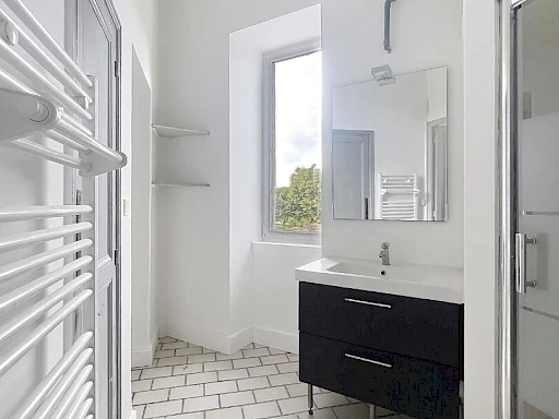A LOUER AVIGNON INTRAMUROS ( 84000 ) : Appartement non meublé - 4 pièces - 1er étage - charme de l'ancien ! - 8