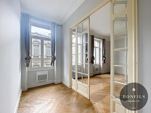 A LOUER AVIGNON INTRAMUROS ( 84000 ) : Appartement non meublé - 4 pièces - 1er étage - charme de l'ancien ! - 3