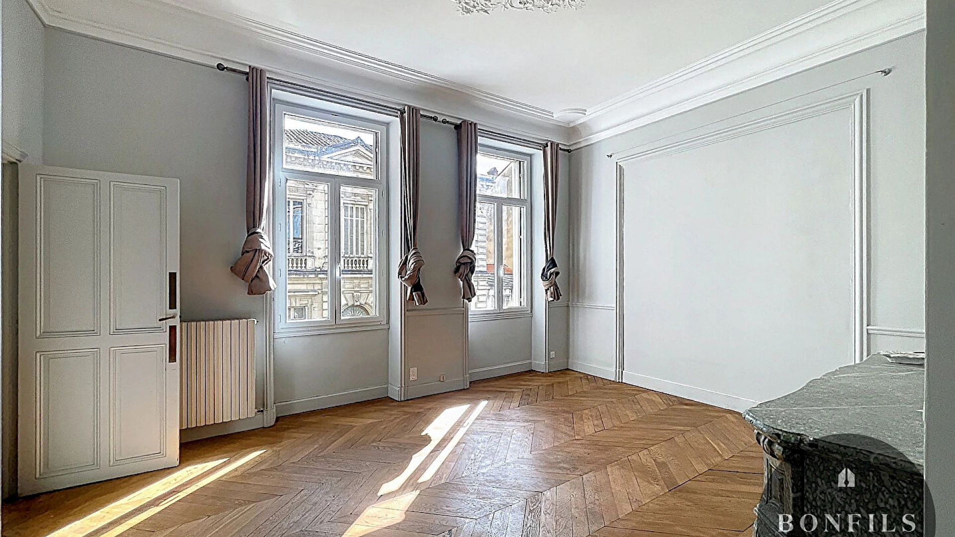 A LOUER AVIGNON INTRAMUROS ( 84000 ) : Appartement 3 pièces non meublé - avec balcon !