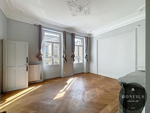 A LOUER AVIGNON INTRAMUROS ( 84000 ) : Appartement 3 pièces non meublé - avec balcon ! - 1