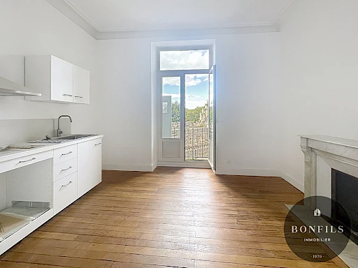 A LOUER AVIGNON INTRAMUROS ( 84000 ) : Appartement 3 pièces non meublé - avec balcon ! - 3